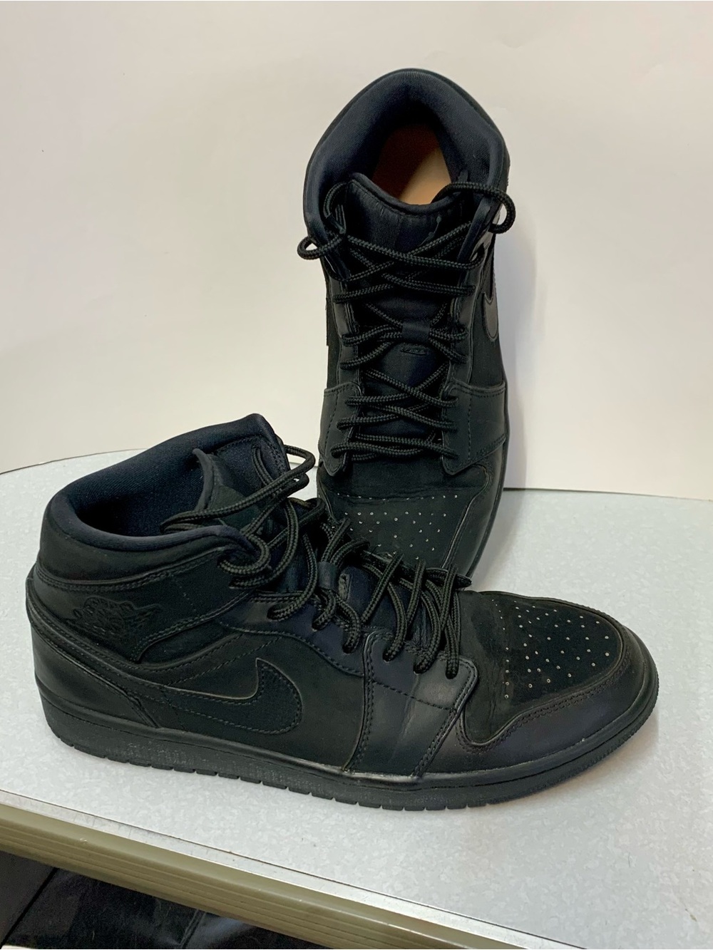 Air Jordan 1 Mid ‘Triple Black’ 2013/2014 Men’s Size 11 (554724-011)